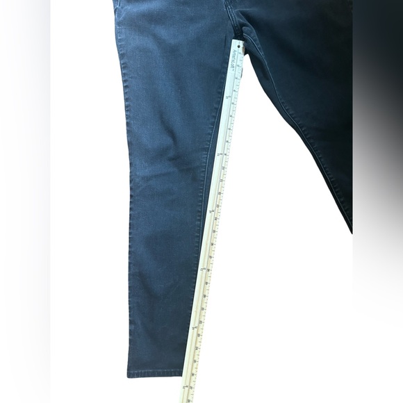 Levi’s Women’s 711 Black Skinny Jeans Size 32 - Picture 9 of 9